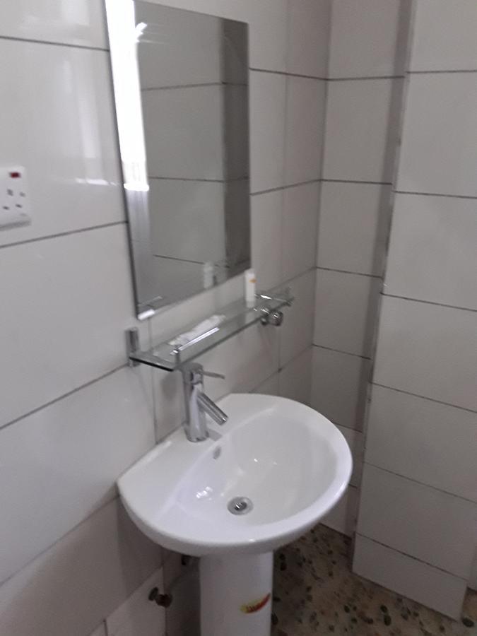 Bizay Hotel Sunyani Buitenkant foto
