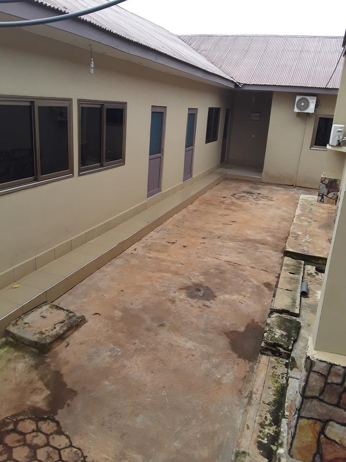 Bizay Hotel Sunyani Buitenkant foto